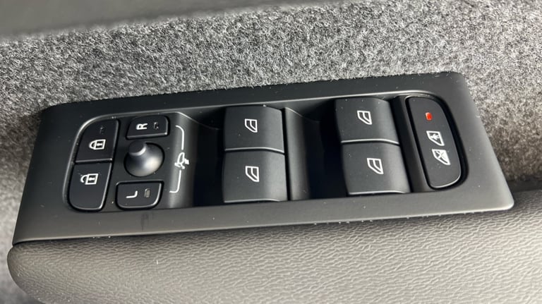 2025 Volvo XC40 Black Edition Plus, B3 Mild hybrid, Petrol (Rear Camera, BLIS) Estate Petrol Auto...