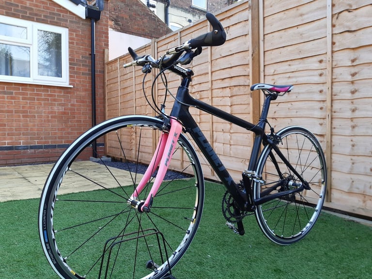 .Ladies Planet X Carbon Fibre Hybrid Road Bike.
