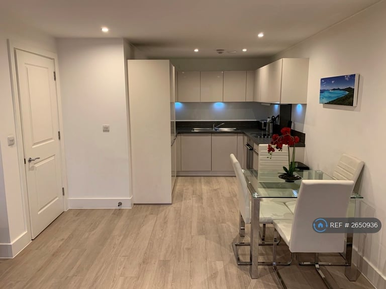 2 bedroom flat in Piccadilly House, Ruislip, HA4 (2 bed) (#2650936)