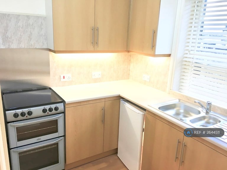 image for 2 bedroom flat in Frankiln Road, Harrogate, HG1 (2 bed) (#2644511)
