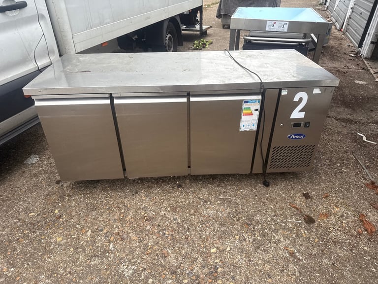 Commercial undercounter fridge 3 doors cafe restaurant 