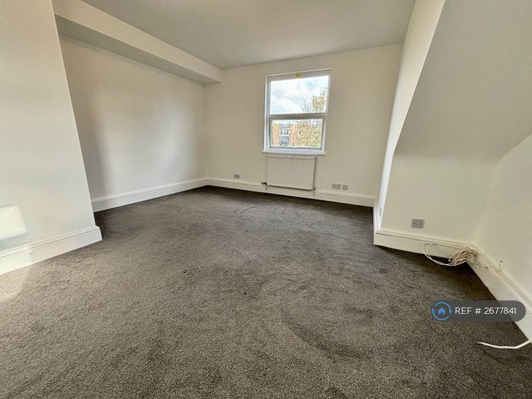 2 bedroom flat in Overnhill Road, Bristol, BS16 (2 bed) (#2677841)