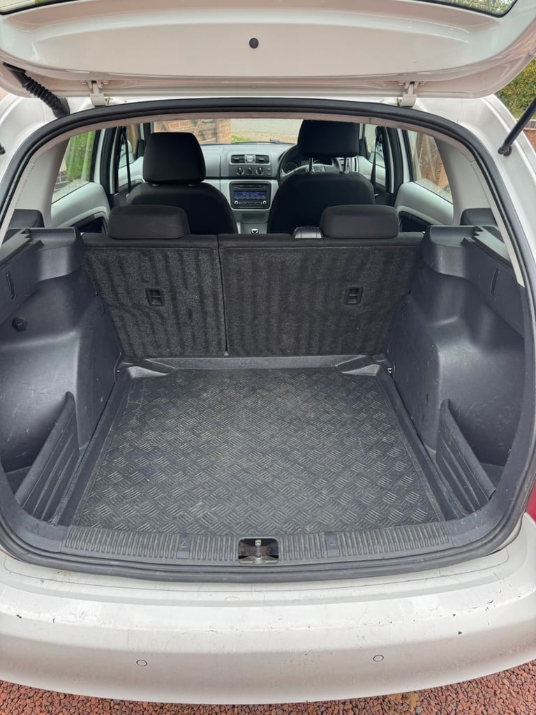 Skoda, FABIA, Estate, 2011, Manual, 1199 (cc), 5 doors