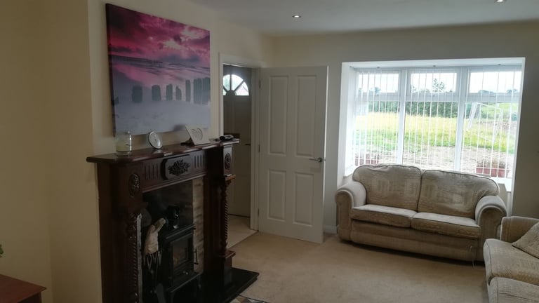 Middle bedroom for rent
