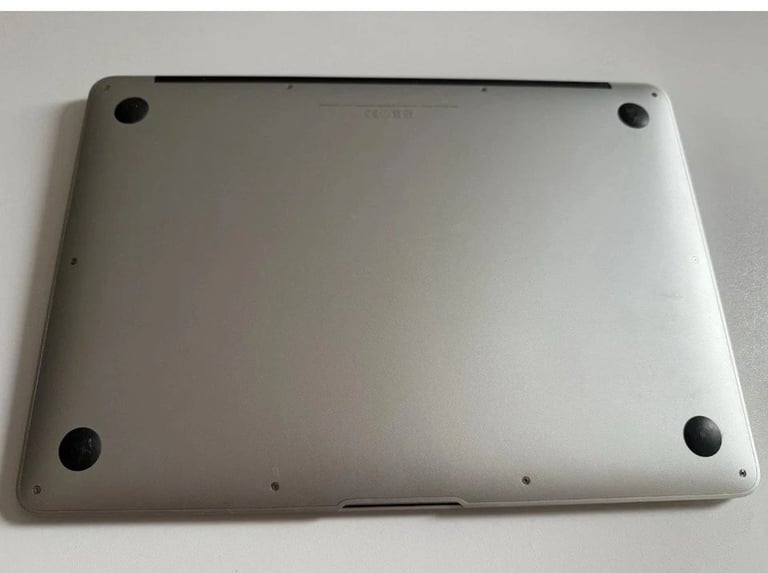Apple MacBook Air 13 - i5 8gb RAM 128gb SSD **FREE DELIVERY**