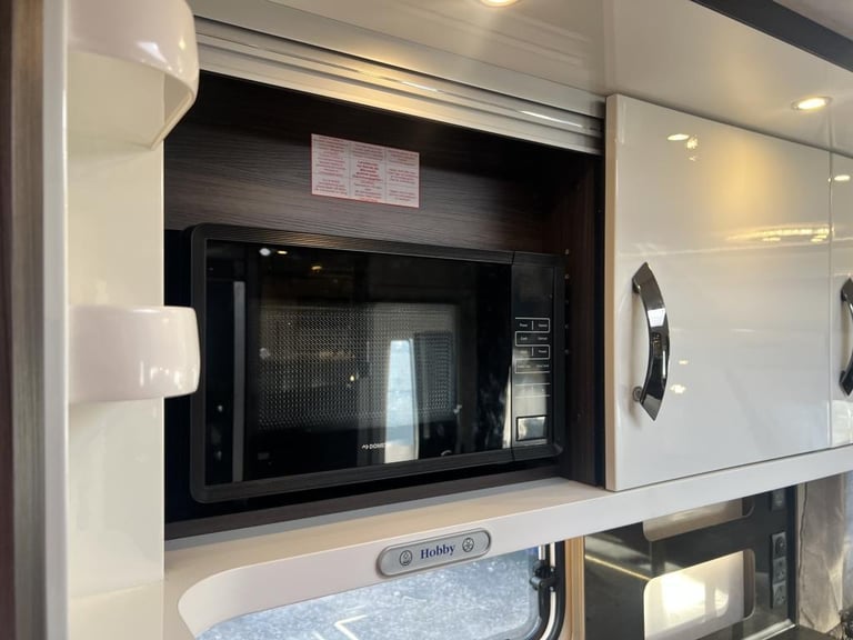 2024 HOBBY PRESTIGE 720 WQC 4 Berth fixed island bed End washroom
