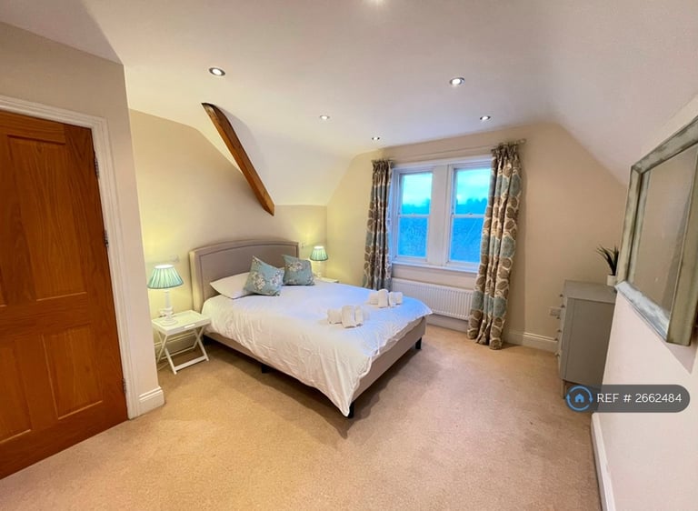 3 bedroom flat in Cheltenham Crescent, Harrogate, HG1 (3 bed) (#2662484)