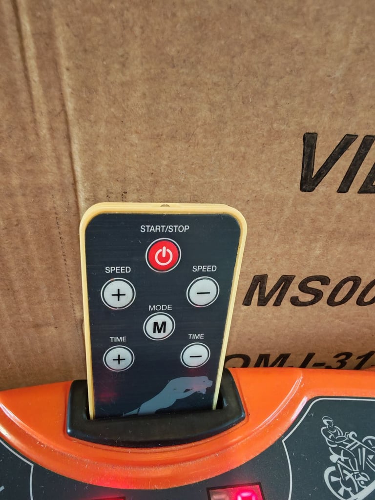 BTM FITNESS VIBRATION MASSAGE PLATE 