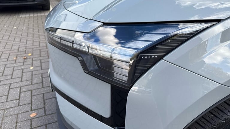 2025 Volvo EX30 Plus, Twin Motor Performance, Electric Estate Electric Automatic