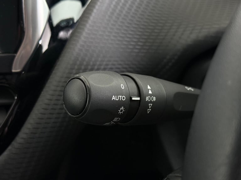 2019 Peugeot 208 1.2 PureTech 82 Signature 5dr [Start Stop] HATCHBACK PETROL Manual