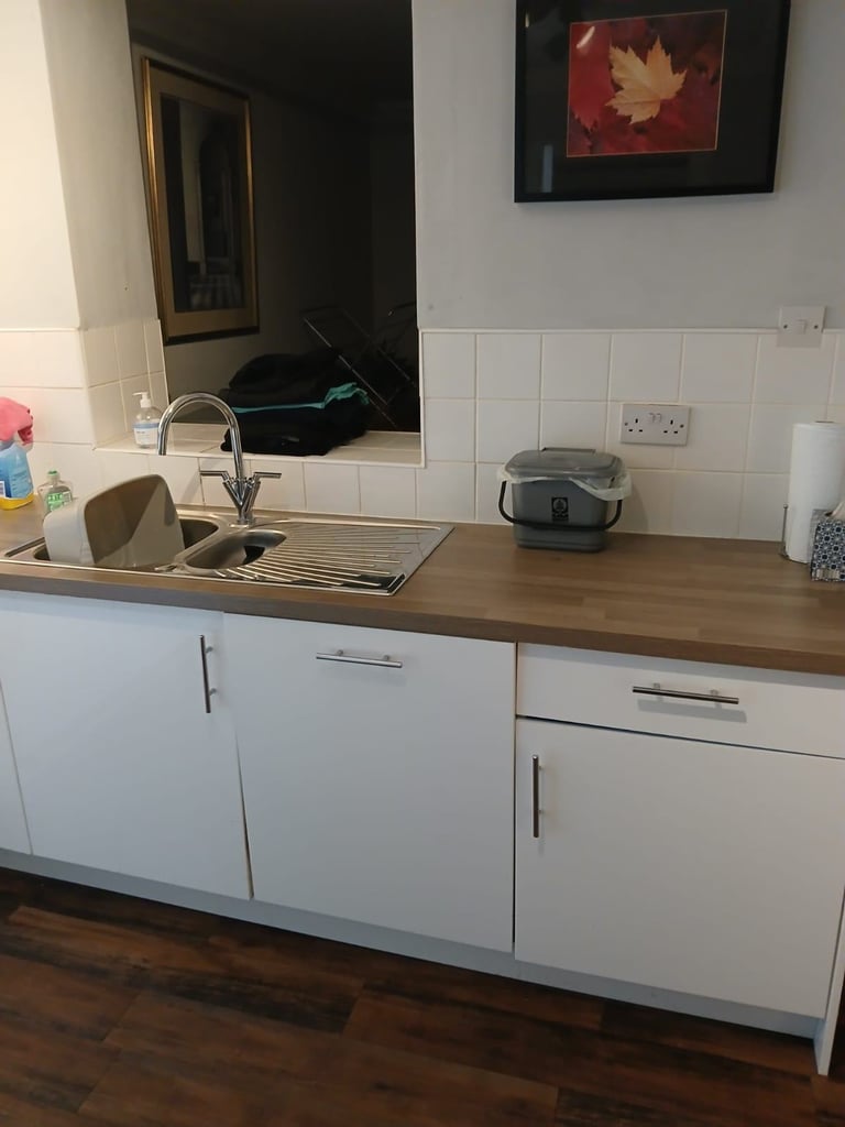 Full kitchen for sale with integrated appliances
