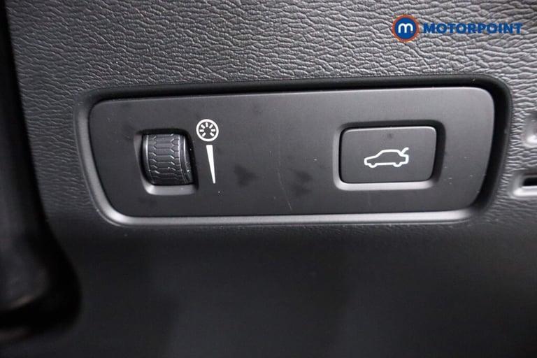 2020 Volvo XC40 2.0 T4 R DESIGN 5dr AWD Geartronic ESTATE PETROL Automatic