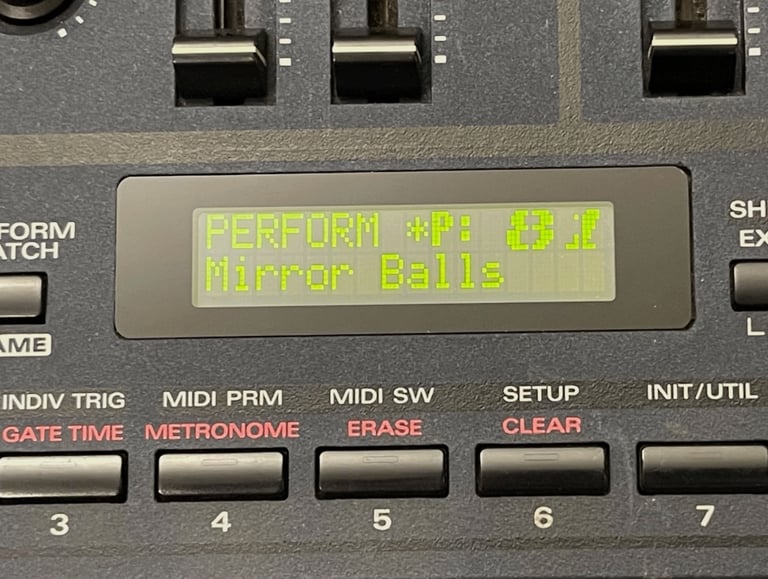 Roland JP8000 Analogue Modelling Keyboard Synthesiser The Classic SUPERSAW Synth