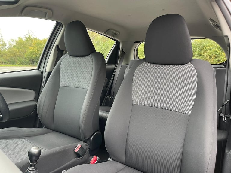 2015 Toyota Yaris 1.33 VVT-i Icon 5dr HATCHBACK Petrol Manual