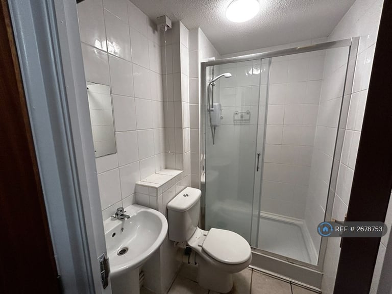1 bedroom flat in Maypole Green Road, Colchester, CO2 (1 bed) (#2678753)