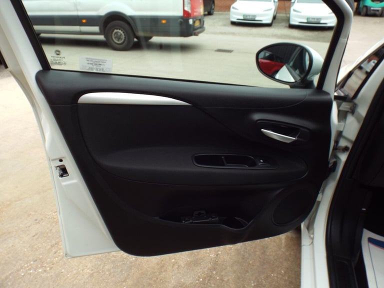 2014 Fiat Punto 1.2 Easy Euro 6 5dr HATCHBACK Petrol Manual
