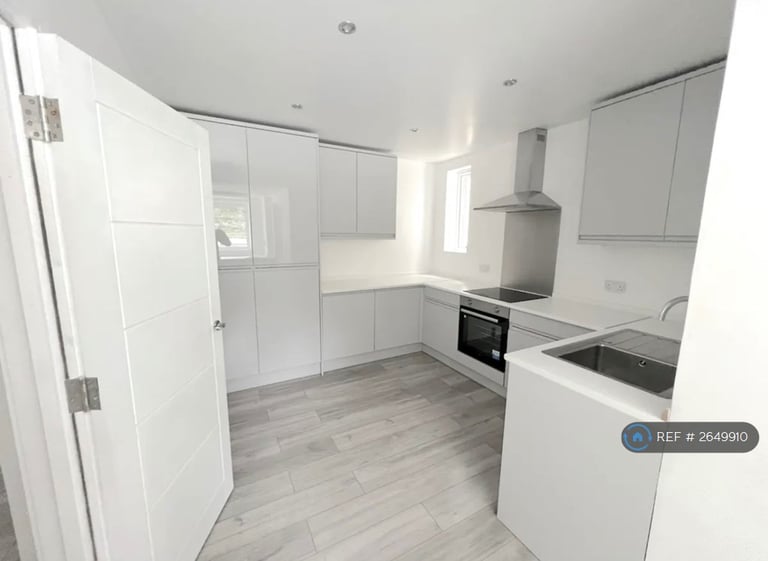 1 bedroom in Brighton Road, Coulsdon, CR5 (#2649910)