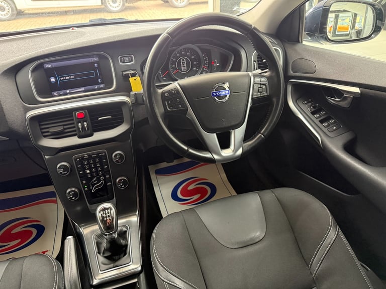 Volvo V40 1.6 T3 SE Blue Hatchback 61MPG Sat Nav WARRANTY 12 MONTHS MOT