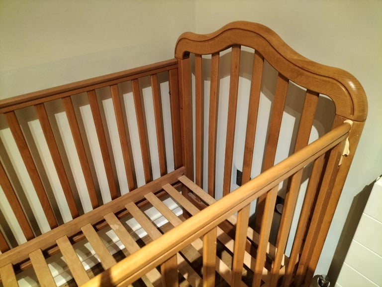 Second hand wooden cot deals for sale