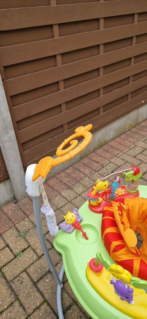 FISHER PRICE JUMPEROO. VERY GOOD CONDITION. INC BATTERIES.
