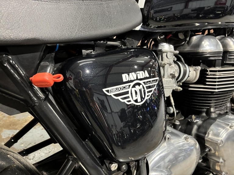 Triumph Thruxton in Davida colours by 8 ball paintworks for sale Chesterfield