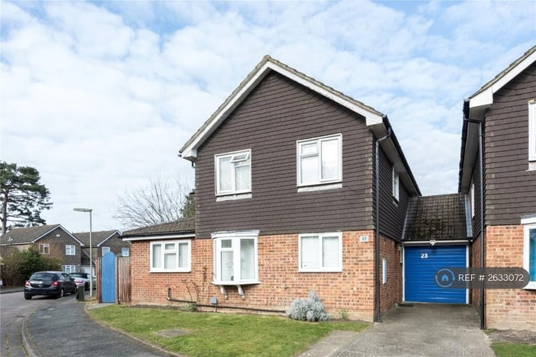 4 bedroom house in Snowdrop Way, Woking, GU24 (4 bed) (#2633072)