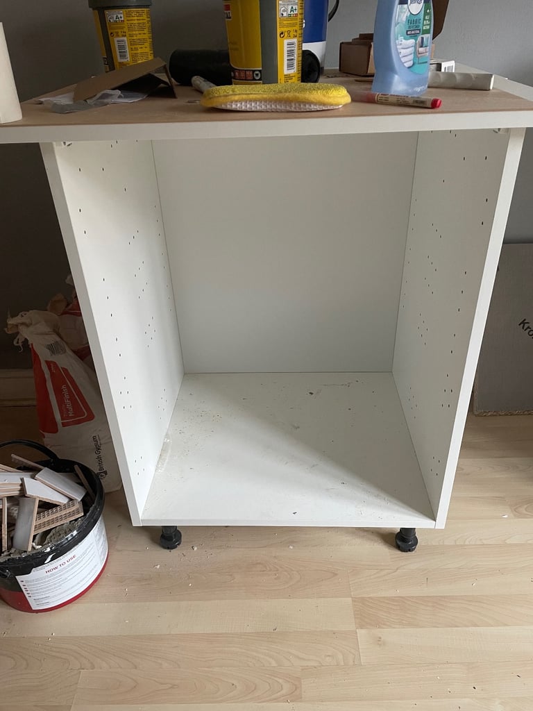2 B&Q kitchen carcasses brand new 