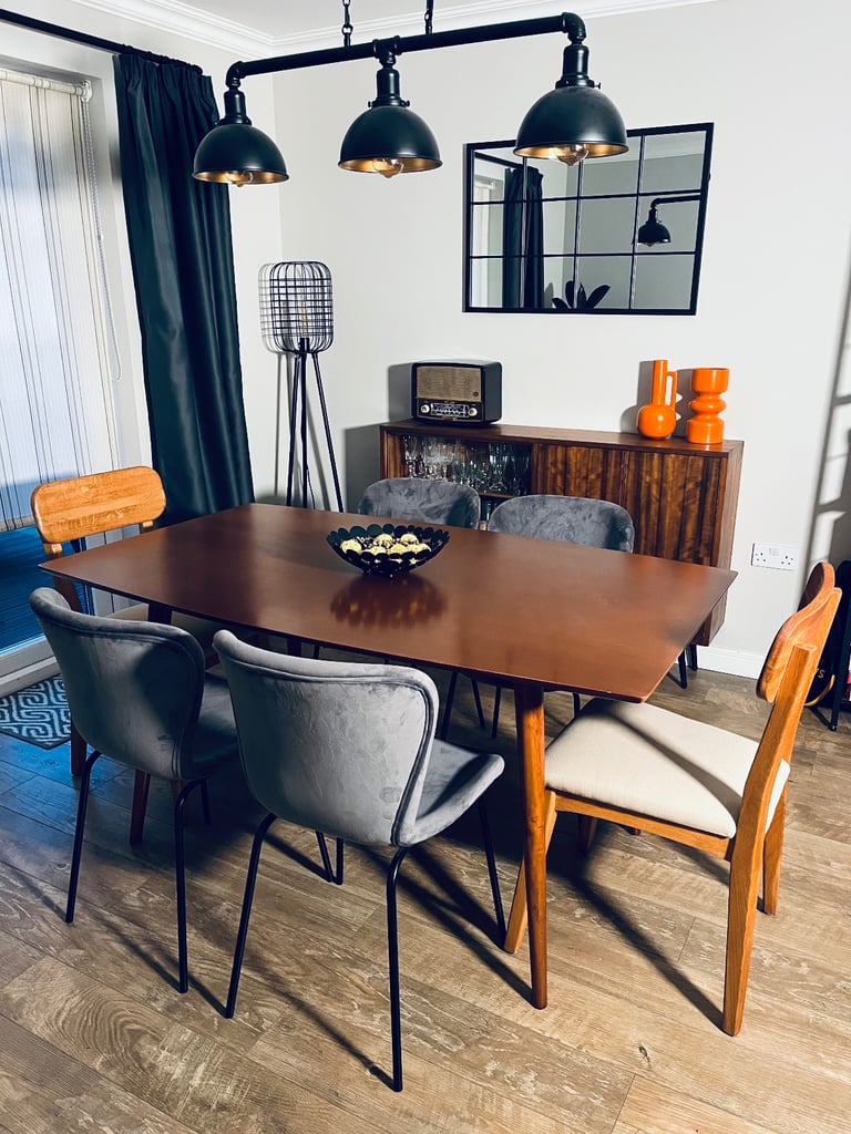 Bespoke basically new dining table set for 6  in mid.century- modern style