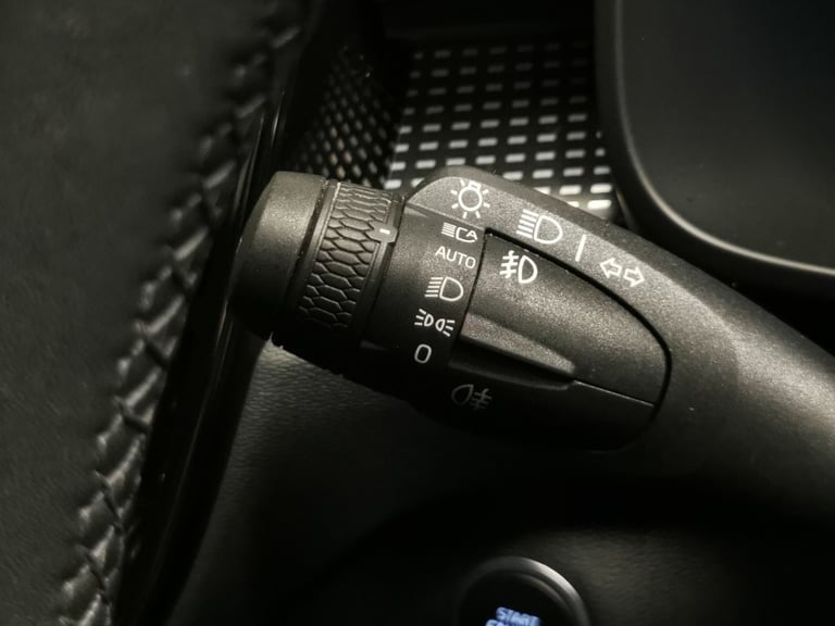 2022 Volvo XC40 1.5 T3 R-Design SUV 5dr Petrol Auto Euro 6 (s/s) (163 ps) - BLUETOOTH - HAL Suv P...