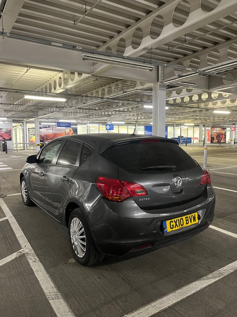 Vauxhall, ASTRA, Hatchback, 2010, Manual, 1598 (cc),5 doors - Image 3