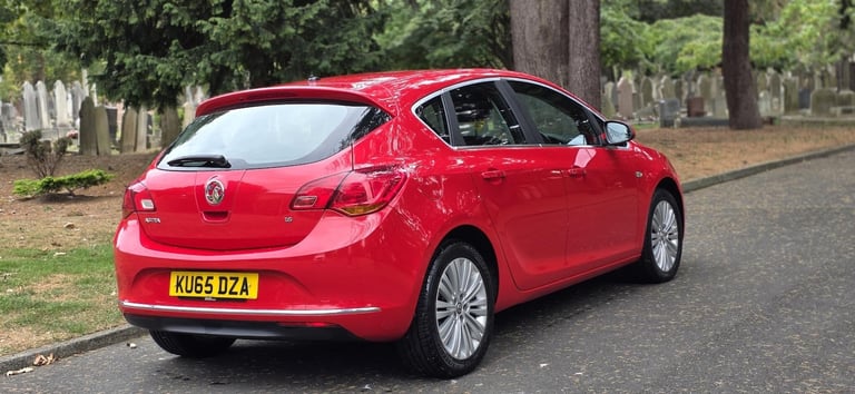 2015 Vauxhall Astra 1.6i Excite Euro 6 5dr HATCHBACK Petrol Manual