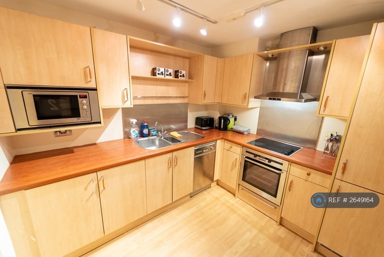 3 bedroom flat in The Mailbox, Birmingham, B1 (3 bed) (#2649164)