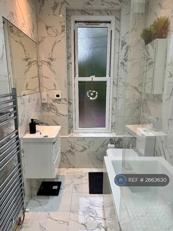 1 bedroom flat in Queens Road, Brentwood, CM14 (1 bed) (#2663630)