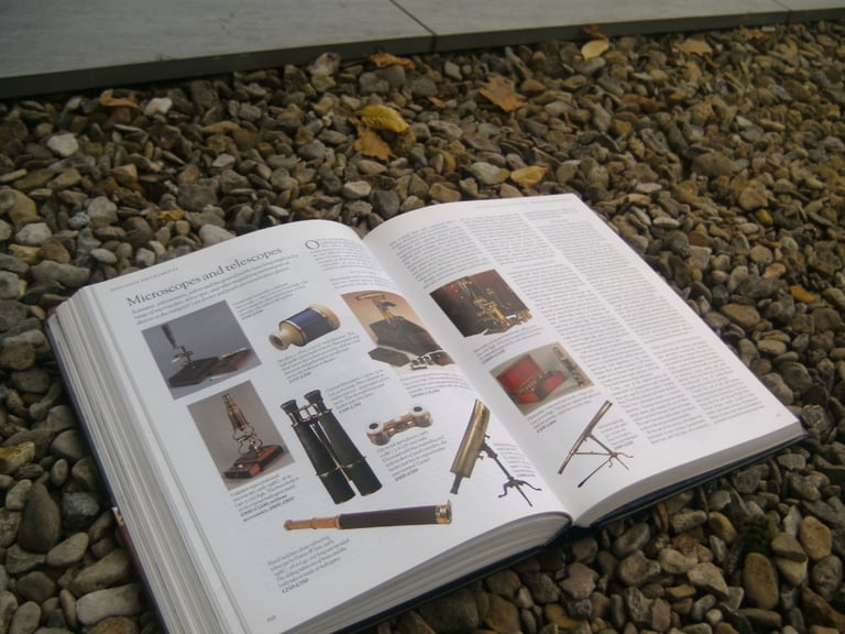 NEW / AS NEW,READERS DIGEST HUGE HARD BACK BOOK ANTIQUES,ILLUSTRATED GUIDE TO ANTIQUES
