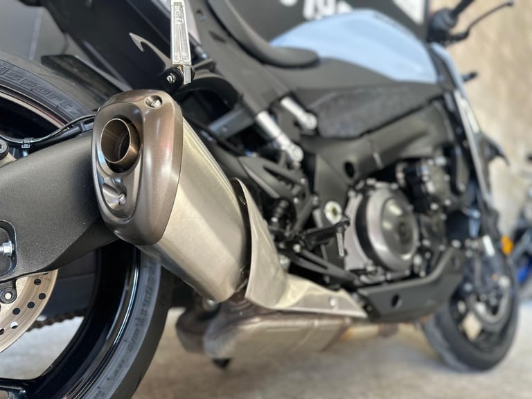 STUNNING ONE OWNER 2023/73 SUZUKI GSX-S 1000 MOTORCYCLE 