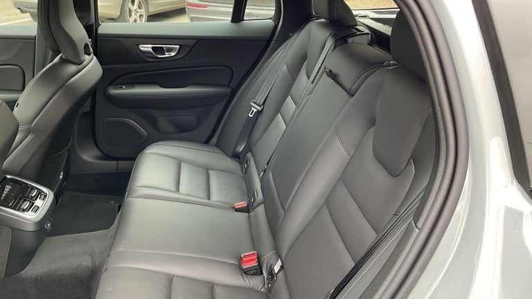 2025 Volvo V60 Plus, B4 Mild hybrid, Petrol, Dark ESTATE Petrol/Electric Hybrid Automatic