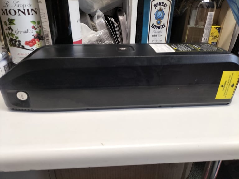 ⚡ 36V 15Ah E-Bike Battery + Original Charger | Excellent Condition | 8 Months Old 🔋