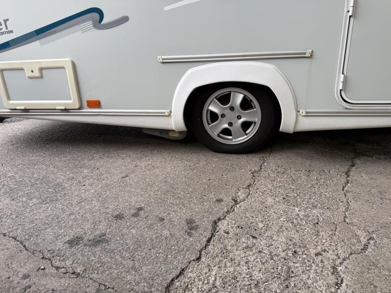 2009 TRIGANO Silver Edition 310 Pop Top Motor mover awning lightweight