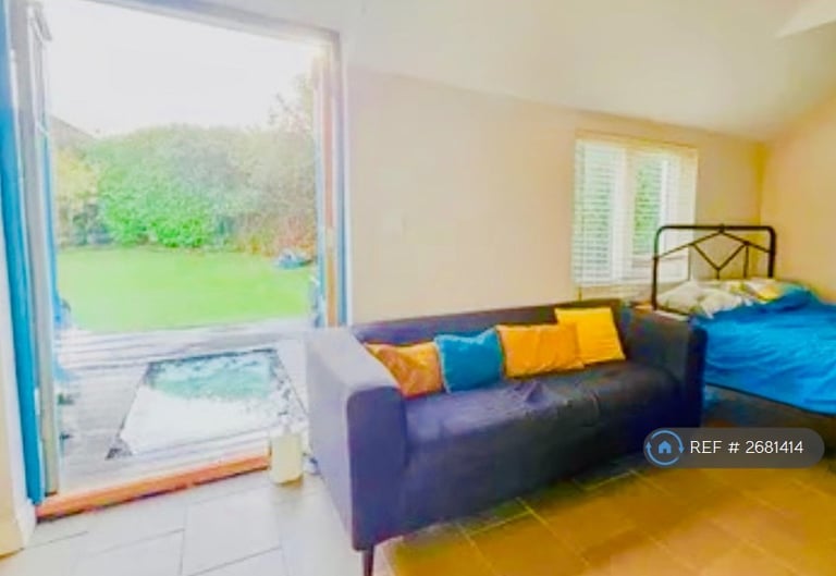 3 bedroom house in Castle Hill, Lostwithiel, PL22 (3 bed) (#2681414)