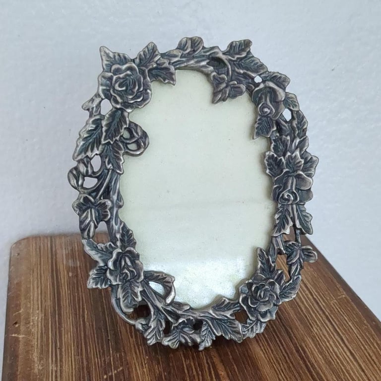 image for Cute Mini Rose Oval Frame  