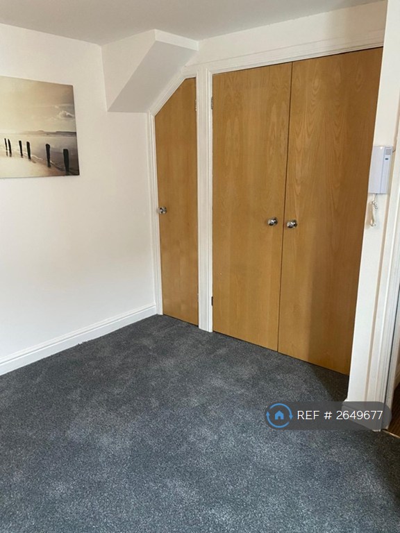1 bedroom flat in Hilltop Road, Bristol, BS16 (1 bed) (#2649677)