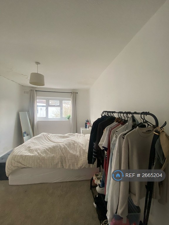 2 bedroom flat in Goodall Road, London, E11 (2 bed) (#2665204)