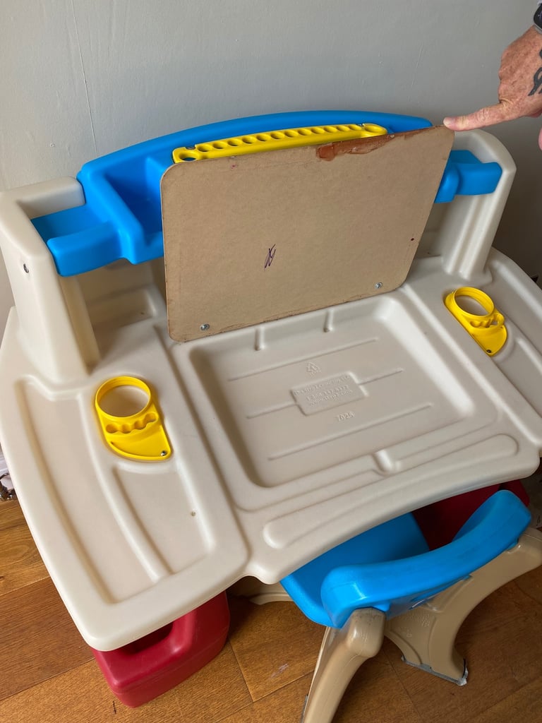 Step 2 Deluxe Art Activity Desk