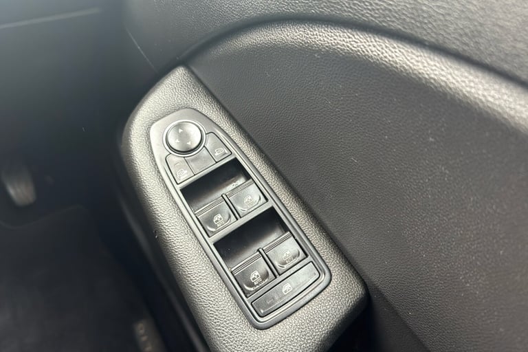  Renault Clio 1.6 E Tech Evolution Hatchback 5dr Petrol Hybrid Auto Euro 6 s/s