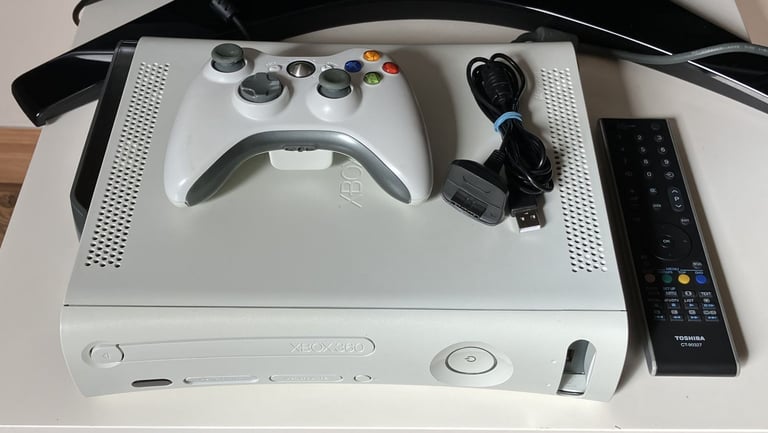 Toshiba 42 inch LCD TV + Xbox 360 bundle (console+controller+games+cables+TV+remote)