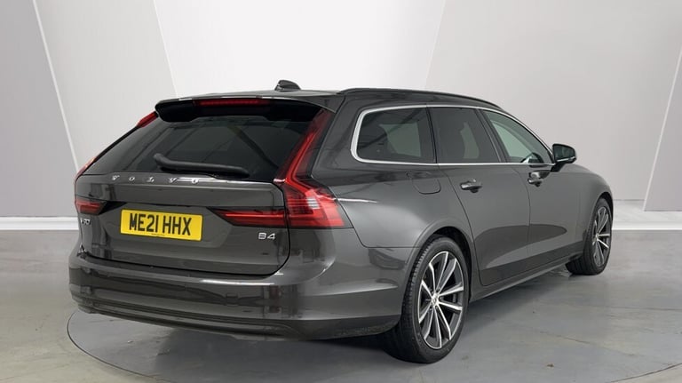 2021 Volvo V90 Momentum, B4 mild hybrid Estate Petrol Automatic