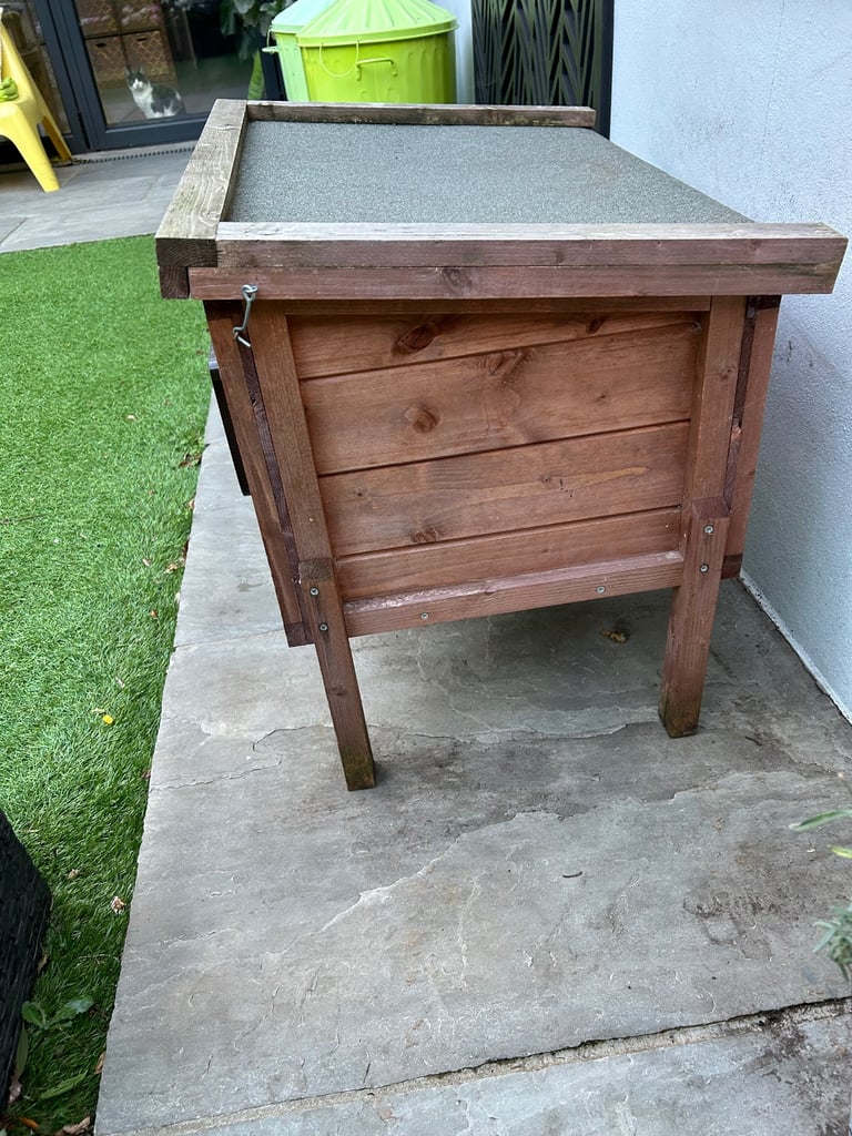Cat House with micro chip flap 
