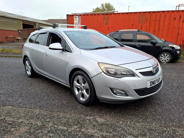 image for Vauxhall, ASTRA, Estate, 2011, Manual, 1956 (cc), 5 doors