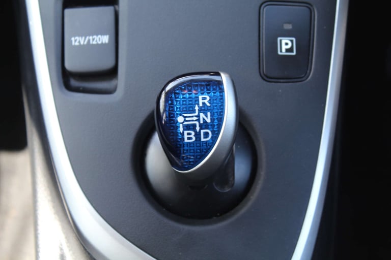 2015 Toyota Auris 1.8 Auris Icon+ VVT-i CVT 5dr Hatchback Hybrid Automatic