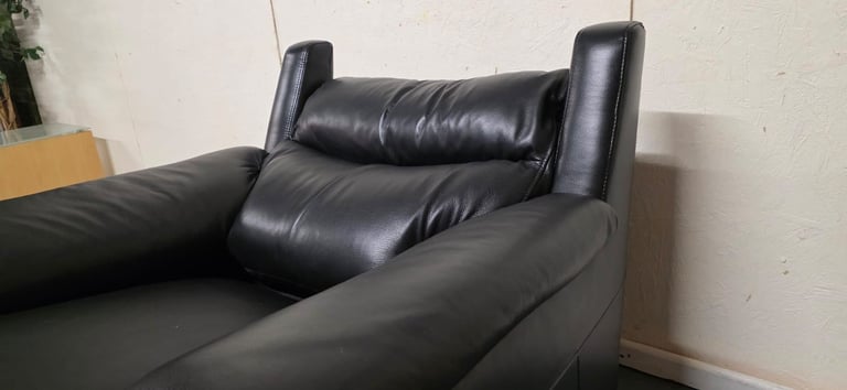 As New DFS®️ Medwick Black Genuine Leather Electric Power Recliner Armchair USB Charging RRP £1099